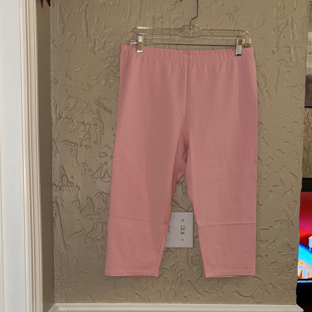 Pink Knee-Length Leggings